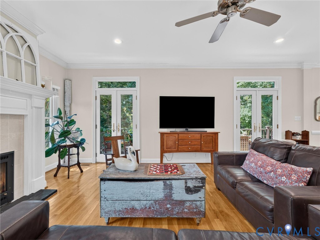 Spacious Family Room with 2 exterior French doors to the deck!