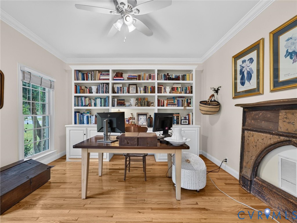 Office with built-ins!