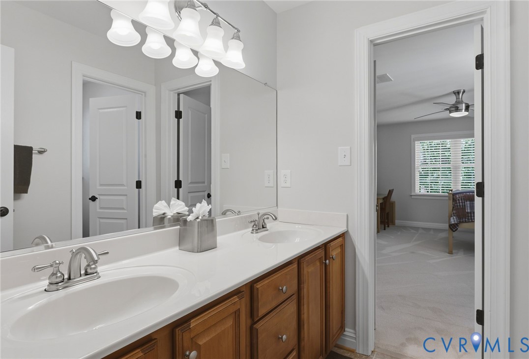 second floor full bathroom