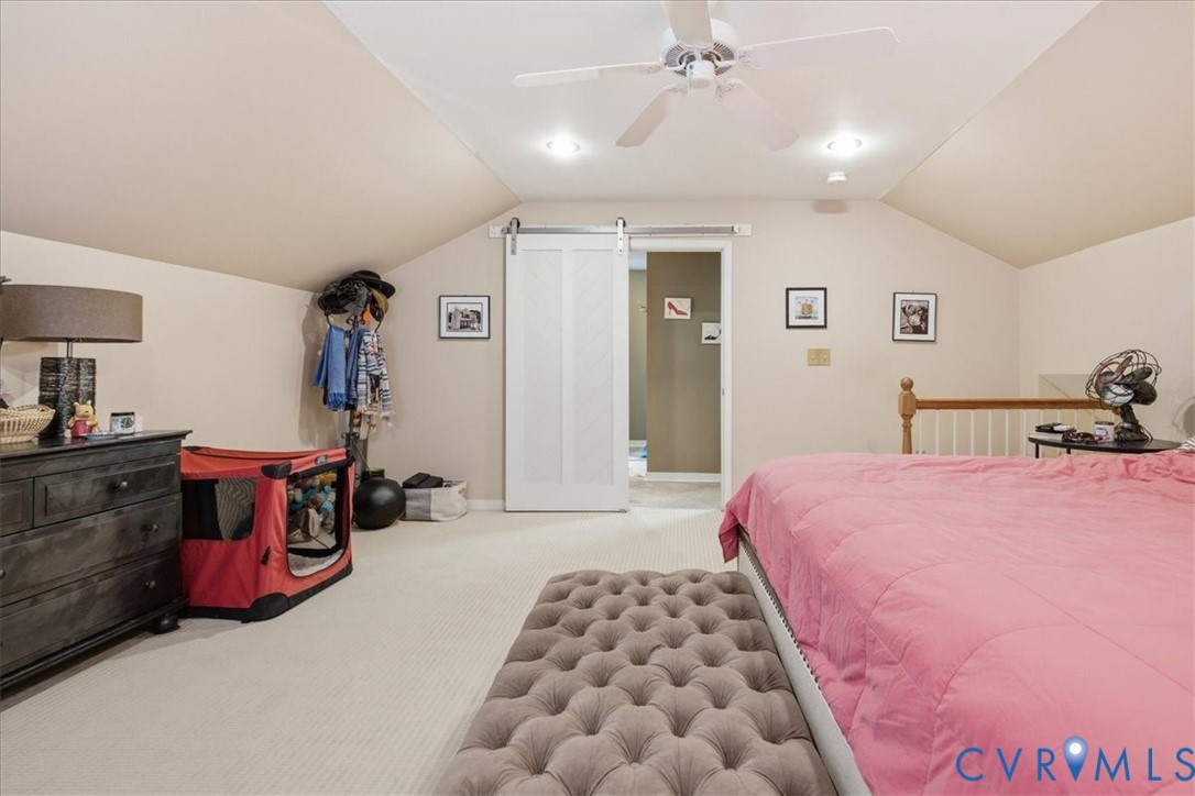 Vaulted ceiling with recessed lighting and ceiling fan