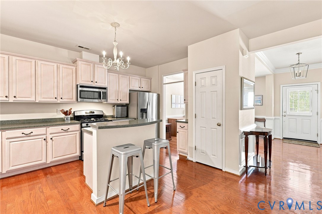 641 Abbey Village Circle, Midlothian, VA 23114 641 Abbey Village Circle, Midlothian, VA 23114
