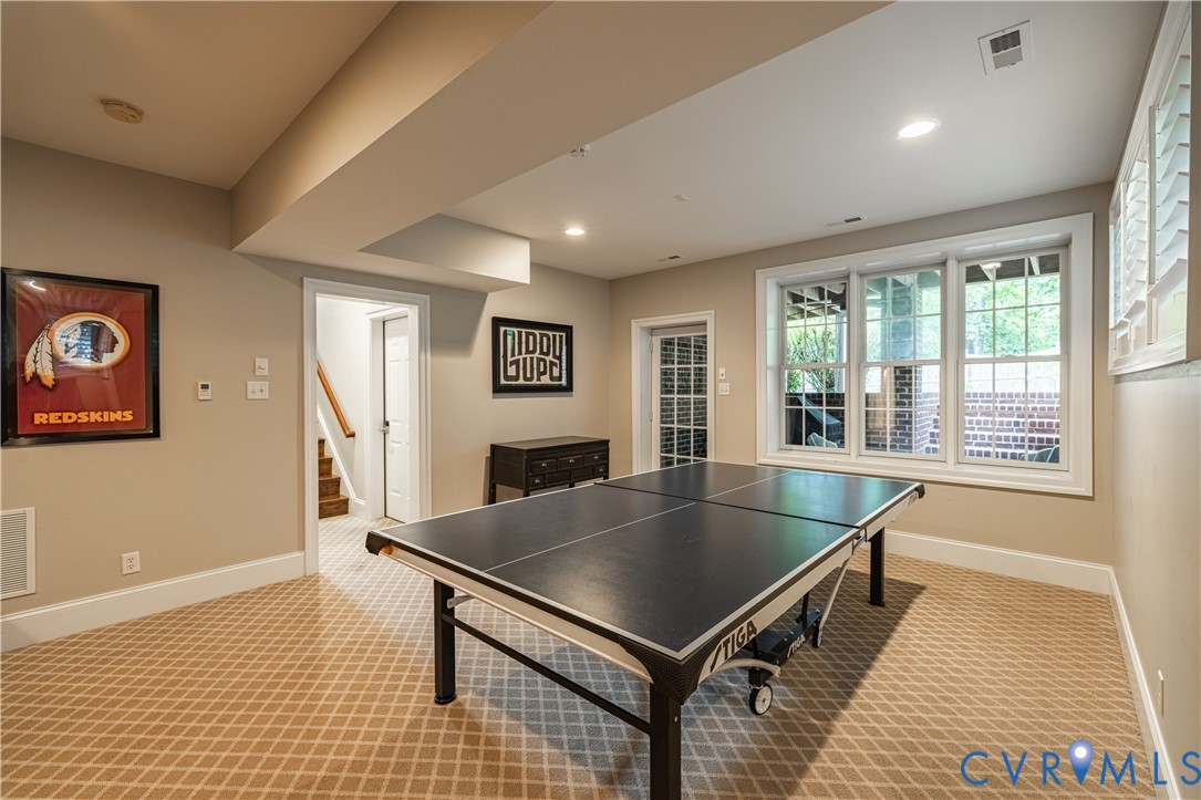 Ping pong/ Billiard area