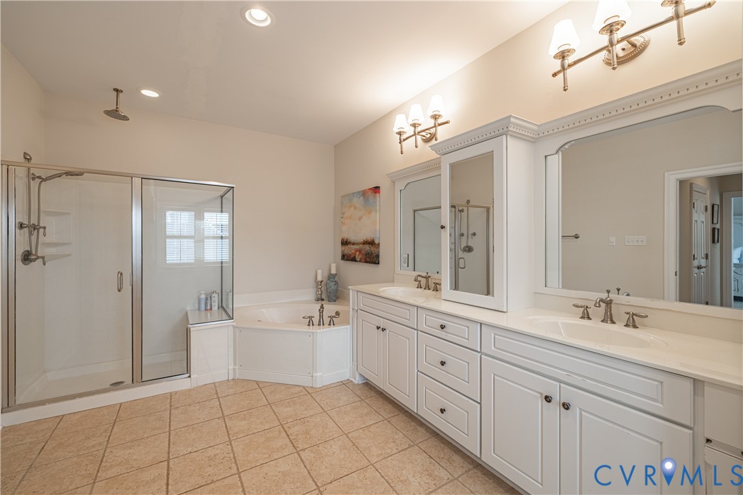 Corner jetted tub and shower with seat