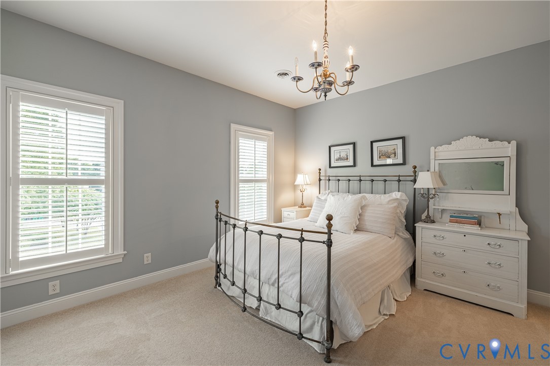 Chandelier, ensuite