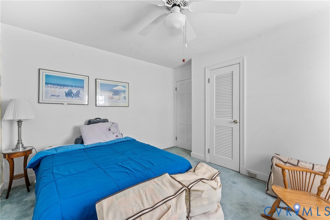 White ceiling fan with light fixture