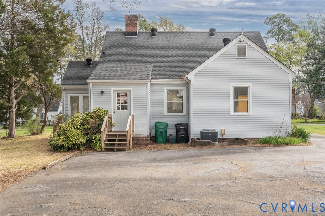 2004 Snead Avenue, Colonial Heights, VA 23834