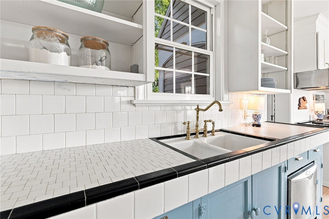 White subway tile backsplash