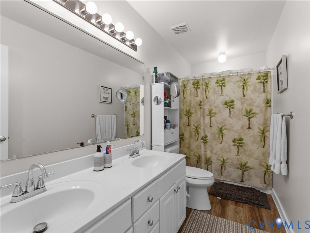 Dual sink vanity with white countertop and chrome fixtures