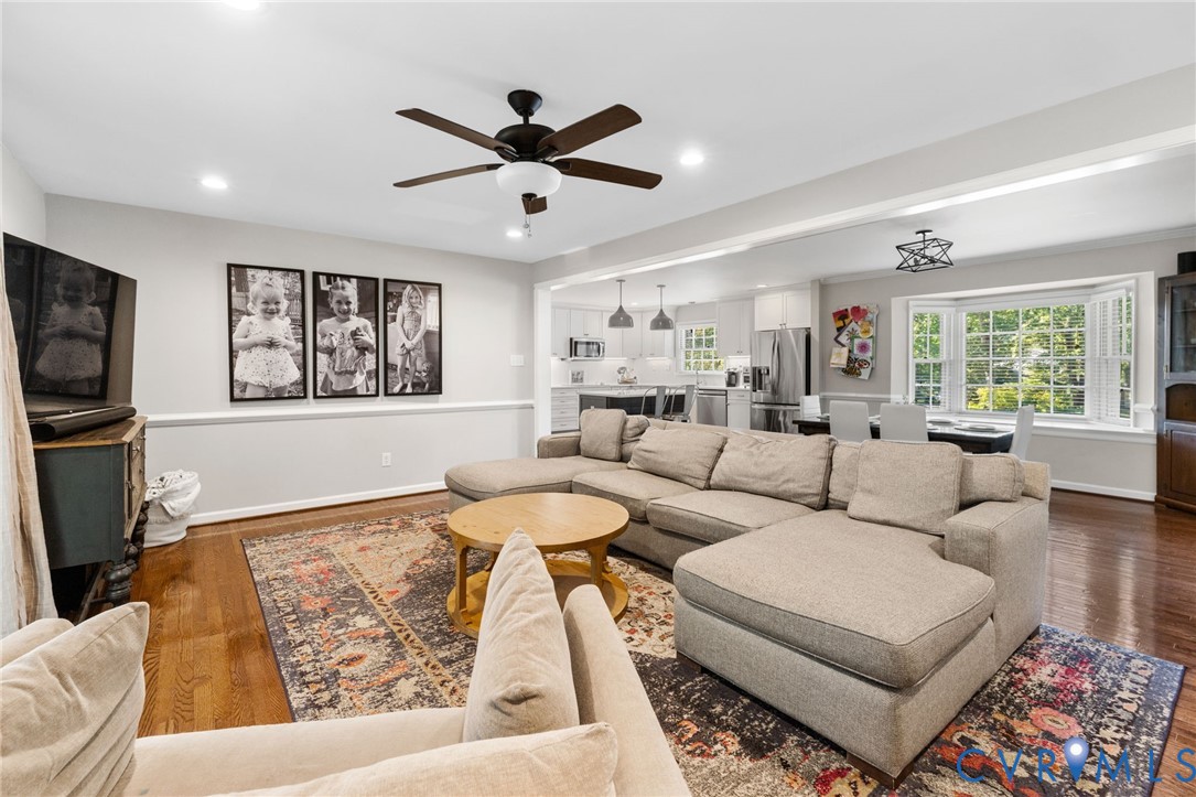 Hardwood flooring, recessed lighting, and ceiling fan in the living area