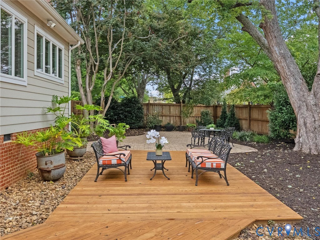 Expansive side yard