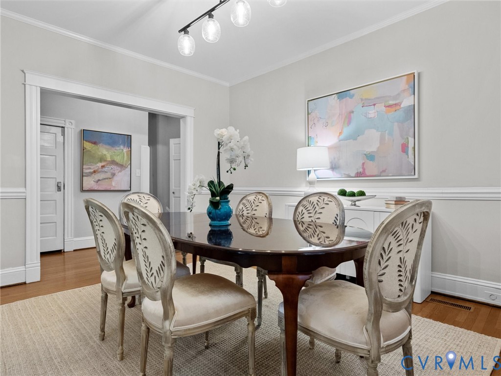 Formal Dining conversational from living