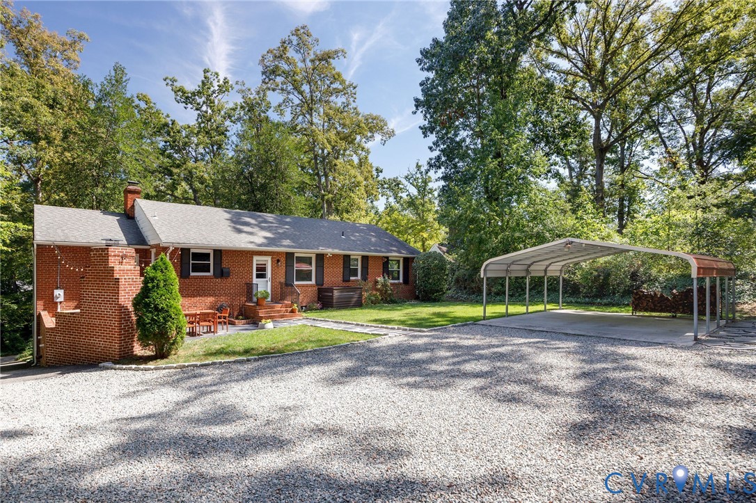 2-car Carport, plenty of space to turn around