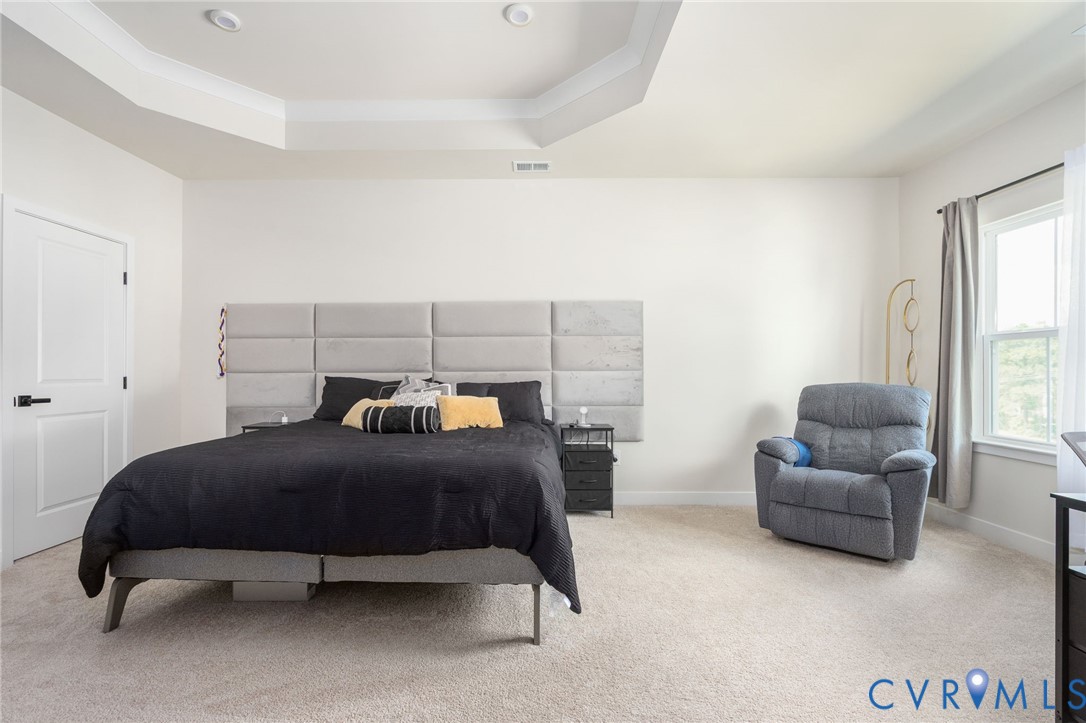 Tray ceiling with recessed lighting