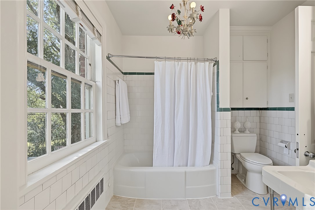 Jack and Jill bath