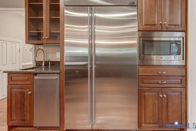 Ice maker, Fridge, beverage sink and Microwave