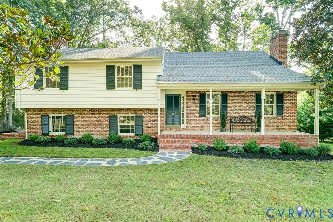 Welcome to 1407 W Monmouth. Home is located on almost an acre and on a cul de sac street! NEW roof 2026. Welcome to 1407 W Monmouth. Home is located on almost an acre and on a cul de sac street! NEW roof 2026.
