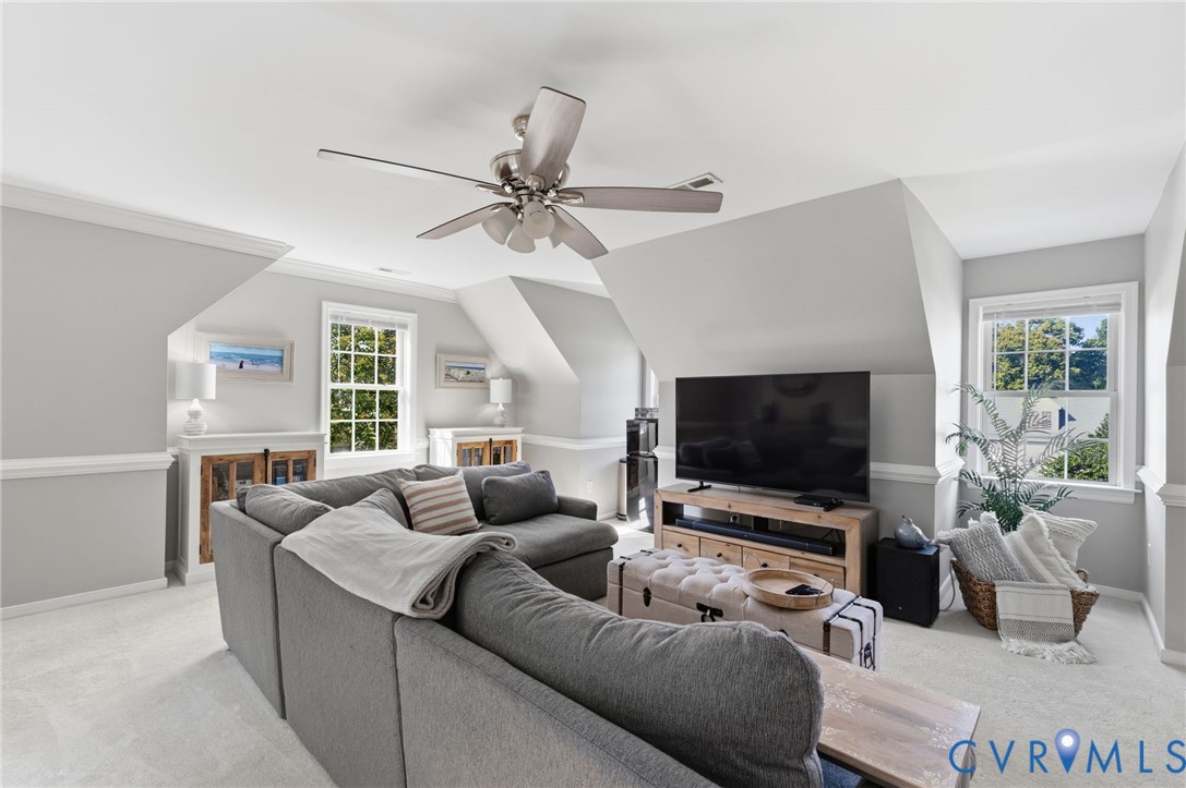 Flex space to use as you will with Ceiling fan and natural light
