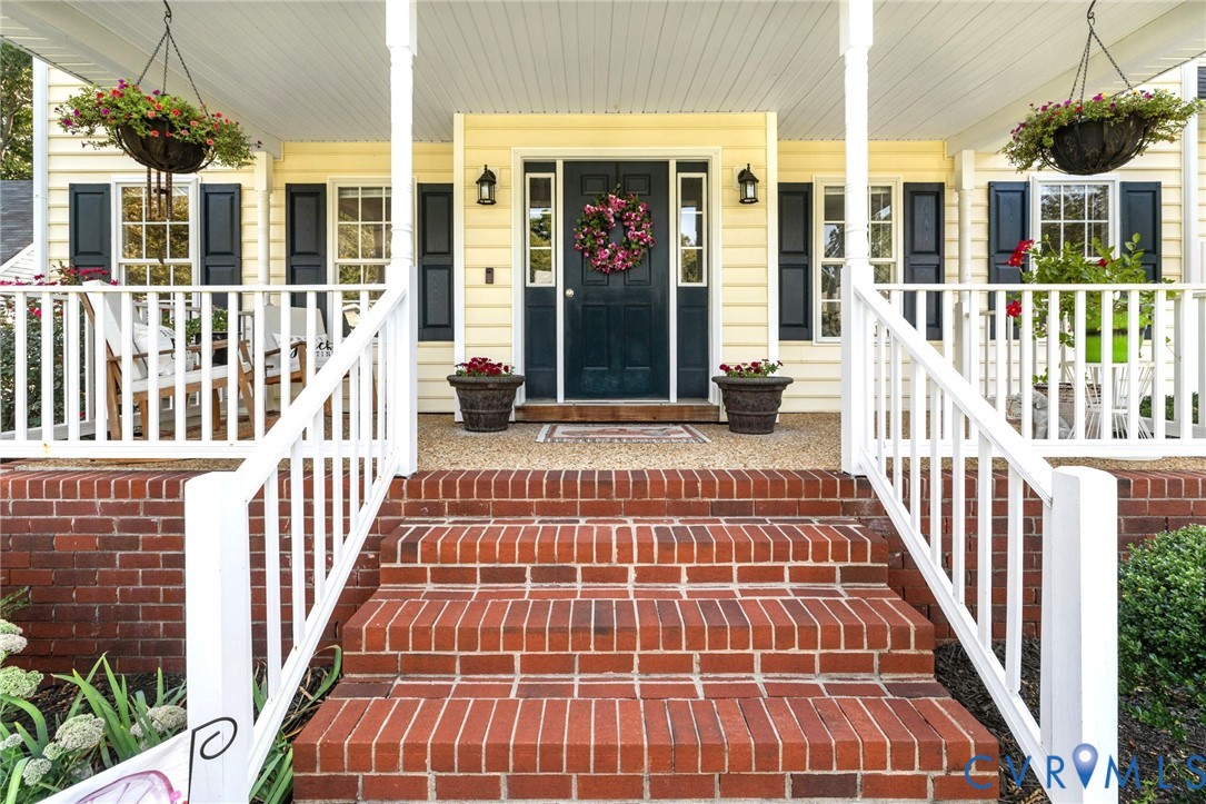 Deep porch - sitting area 1