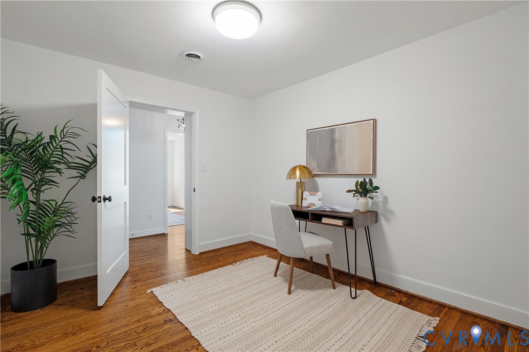 Hardwood flooring, crisp white walls, and a recessed ceiling light create a bright atmosphere