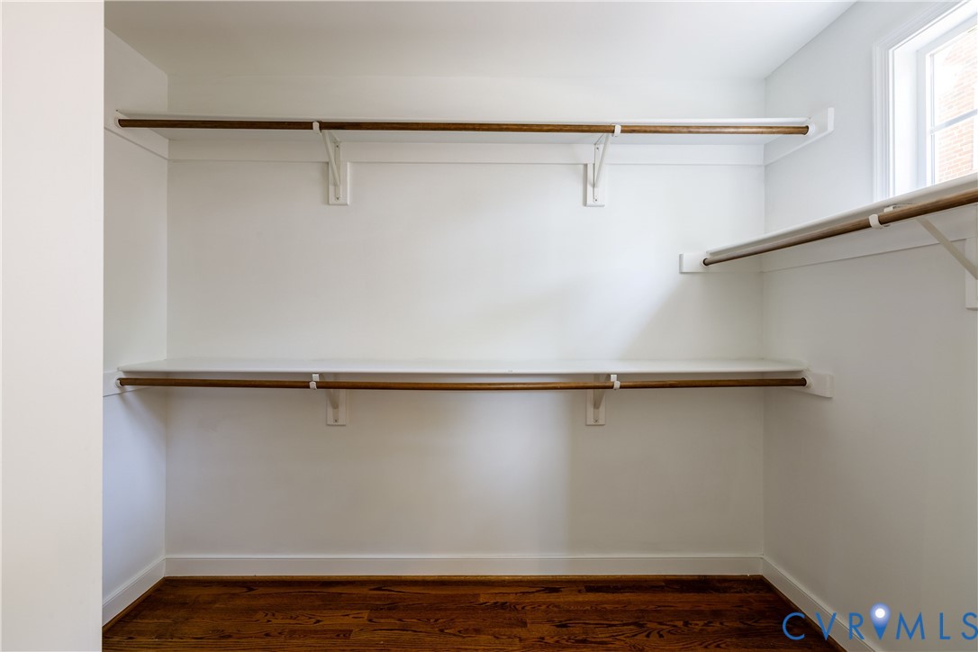 Integrated shelving and hanging rods