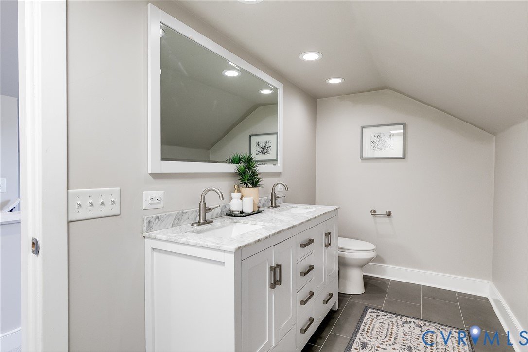 Primary En-suite bathroom