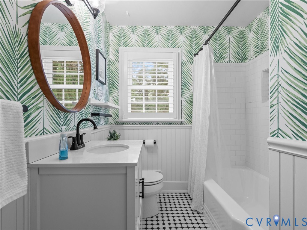 White vanity with an integrated sink and matte black faucet