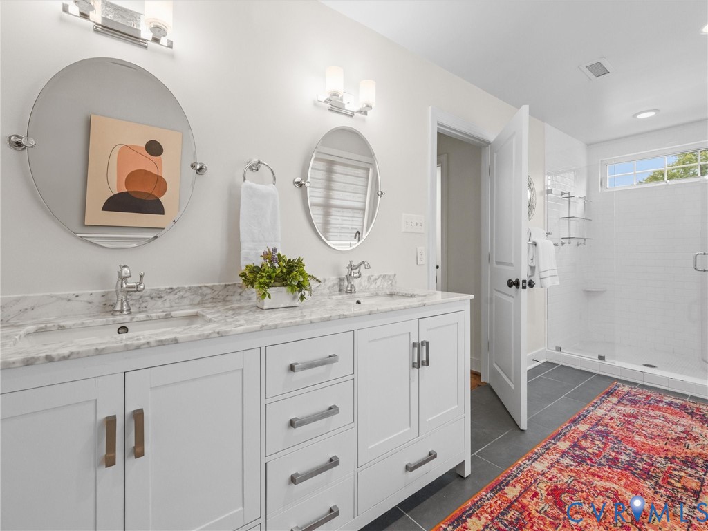 Double vanity with undermount sinks and light-toned countertops