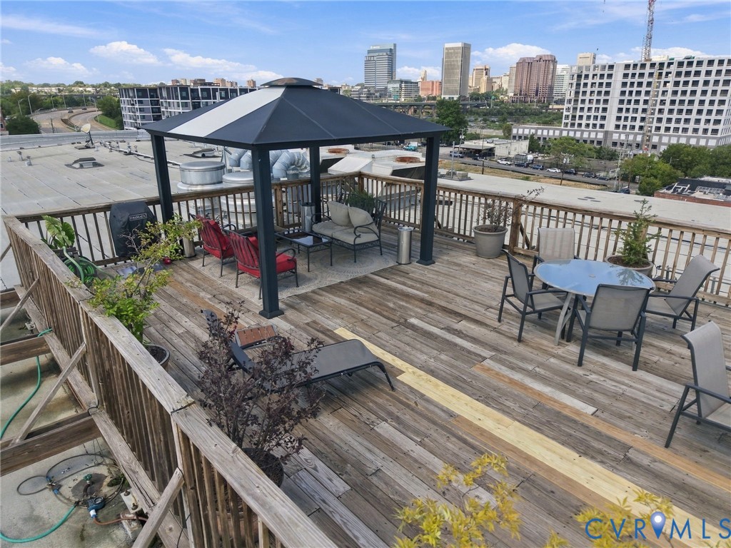 Rooftop deck with a gazebo, dining tables and a pet station so you can relax with your best friend!