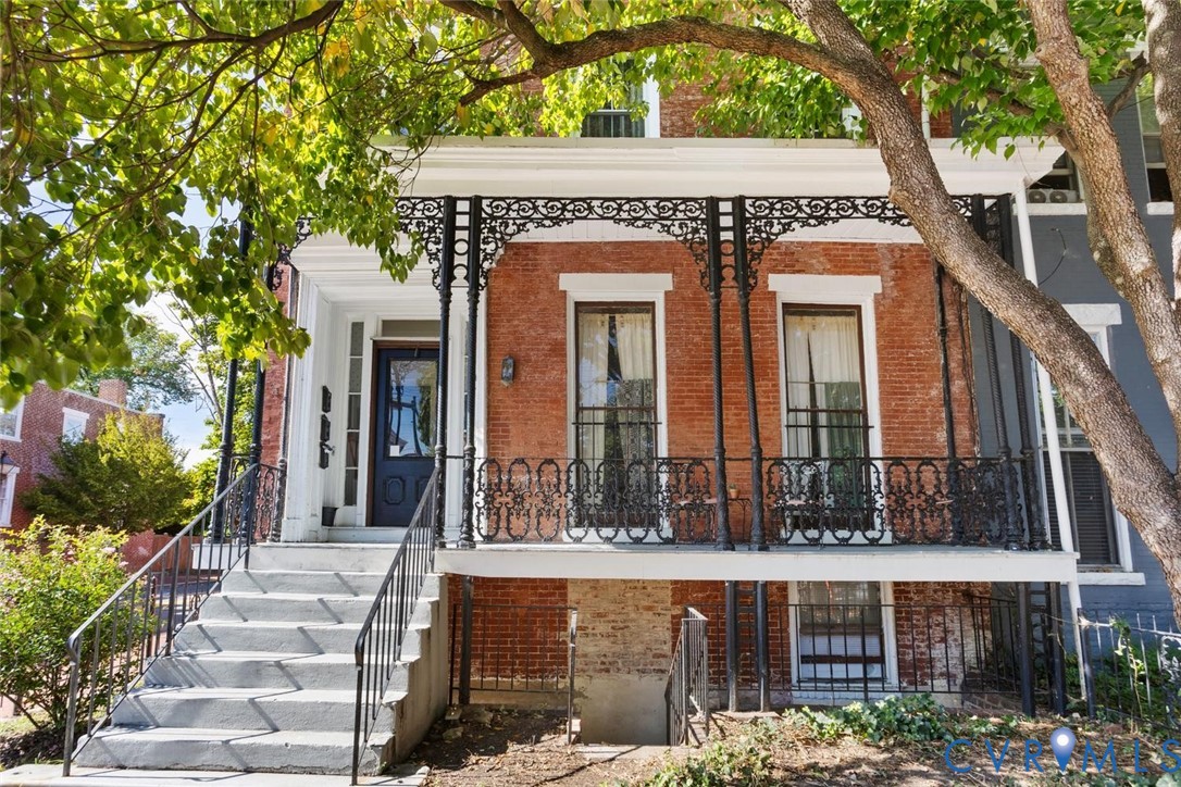 Front facade featuring original ornamental ironwork. Front facade featuring original ornamental ironwork.