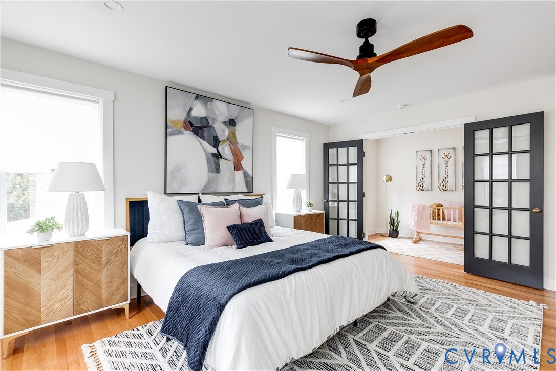 Recessed lighting, wood flooring, and a modern ceiling fan