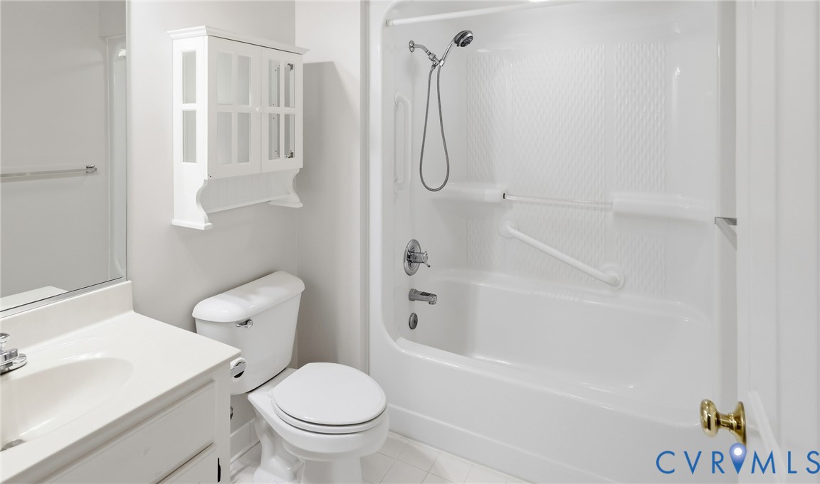 White vanity with integrated sink and chrome faucet
