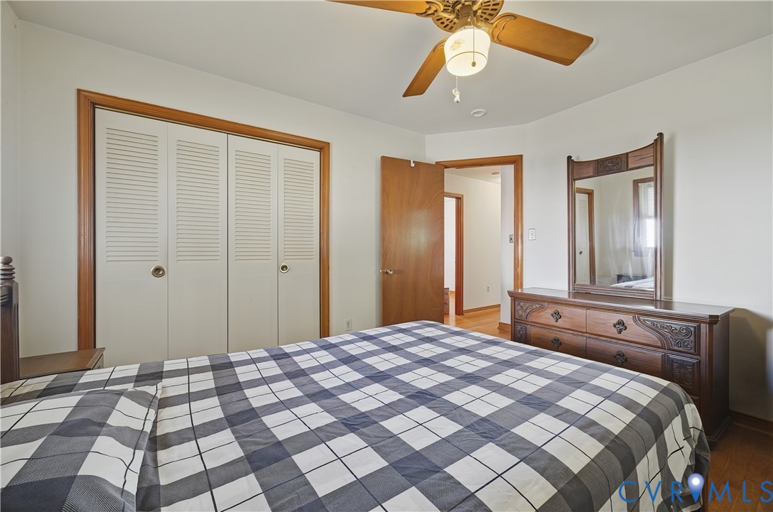 Recessed lighting, wood-finish flooring, and a ceiling fan with integrated lighting