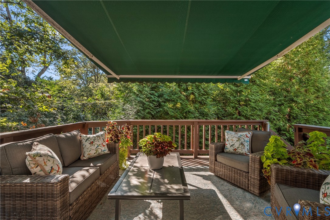 Relaxing deck with retractable awning