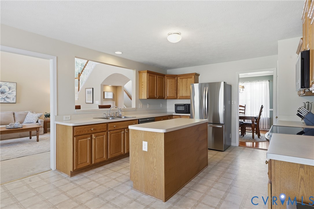 Showcasing the pass-through window that connects the kitchen to the breakfast bar