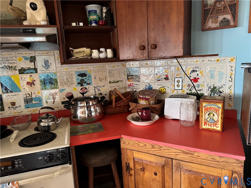 36 Beach Road, Reedville, VA 22539