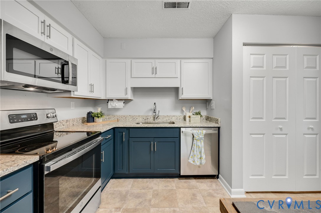 1817 Millrun Place, Raintree, Henrico, VA 23238