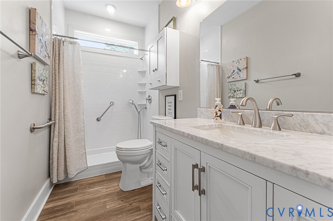 1st Floor Family Bath