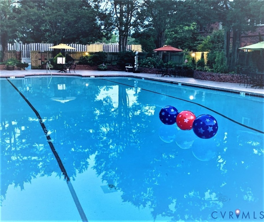 The legendary Mount Vernon pool membership is included in the very affordable monthly condo fee of $347 which also covers gas cooking, gas heat, gas hot water, trash, recycling, snow removal, water, sewer and professional management. You only pay for electricity & internet. (FIOS or Xfinity)