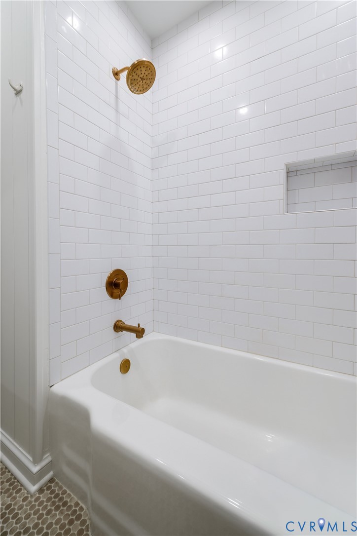 full hall bathroom