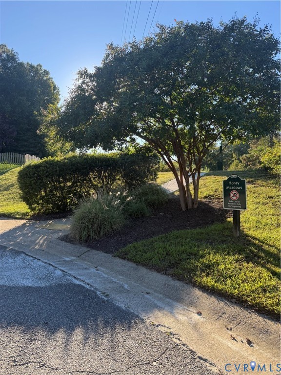 Paved Trail through the neighborhood is the perfect pathway to enjoying all aspects of the neighborhood