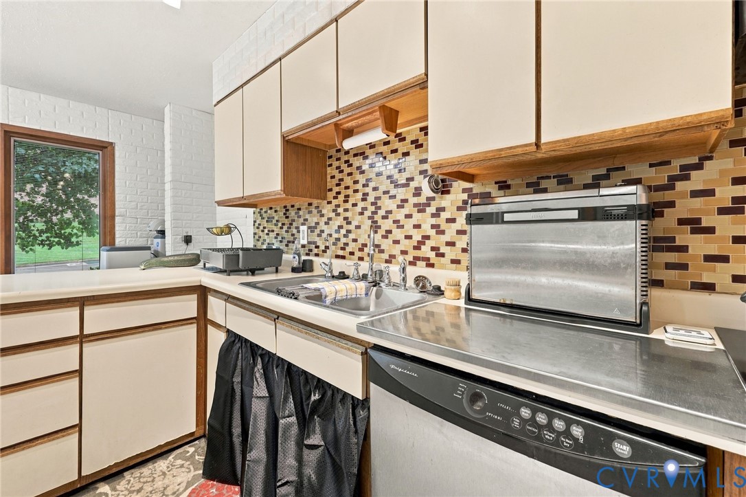 336 Southern Court, Highland Springs, VA 23075