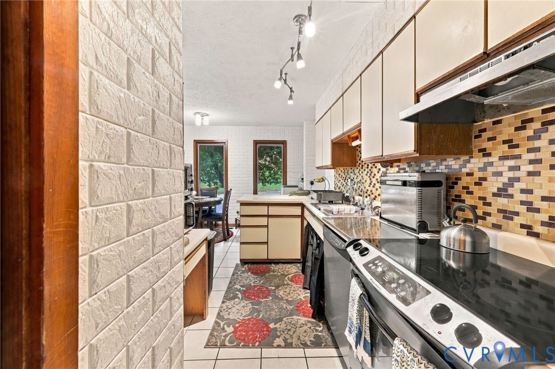 336 Southern Court, Highland Springs, VA 23075