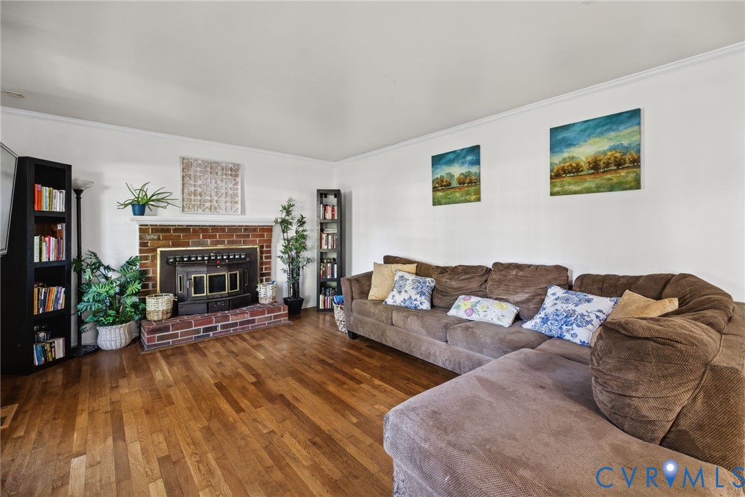 Gorgeous hardwoods and wood burning fireplace!