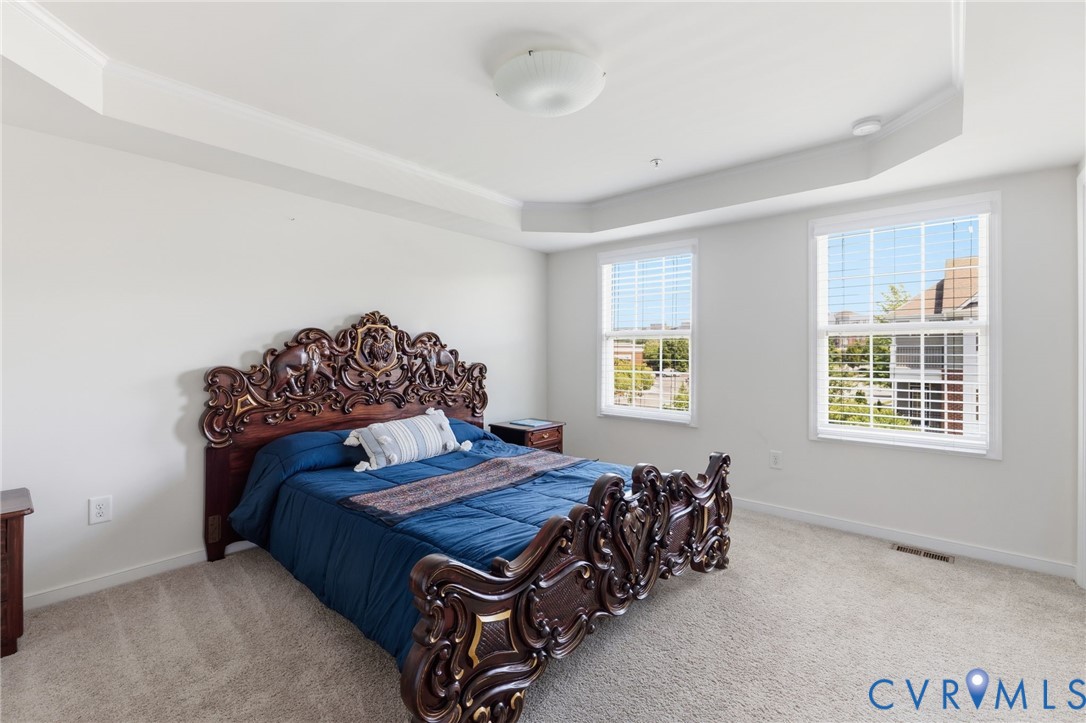 Tray ceiling with recessed lighting