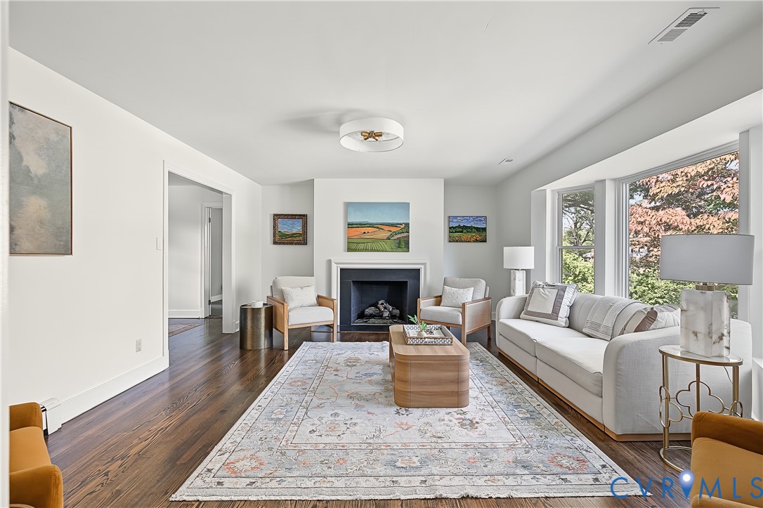 Gas fireplace, bay window, refinished HW floors Gas fireplace, bay window, refinished HW floors