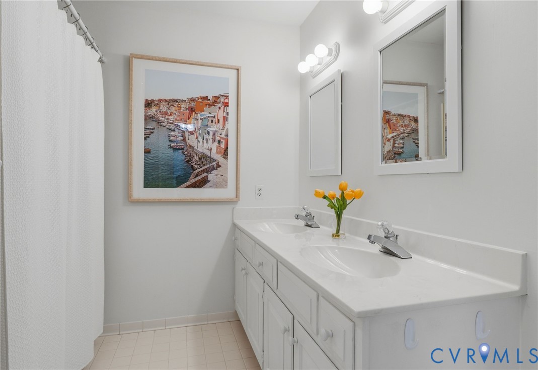 Hallway Bathroom upstairs