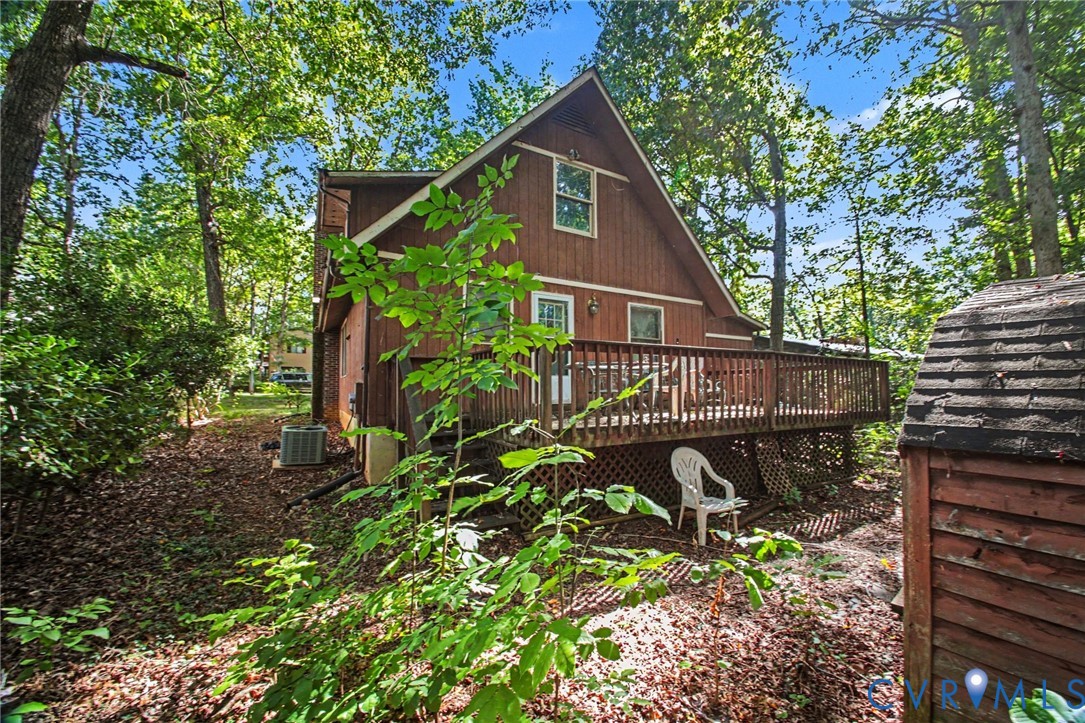 sweet private back deck
