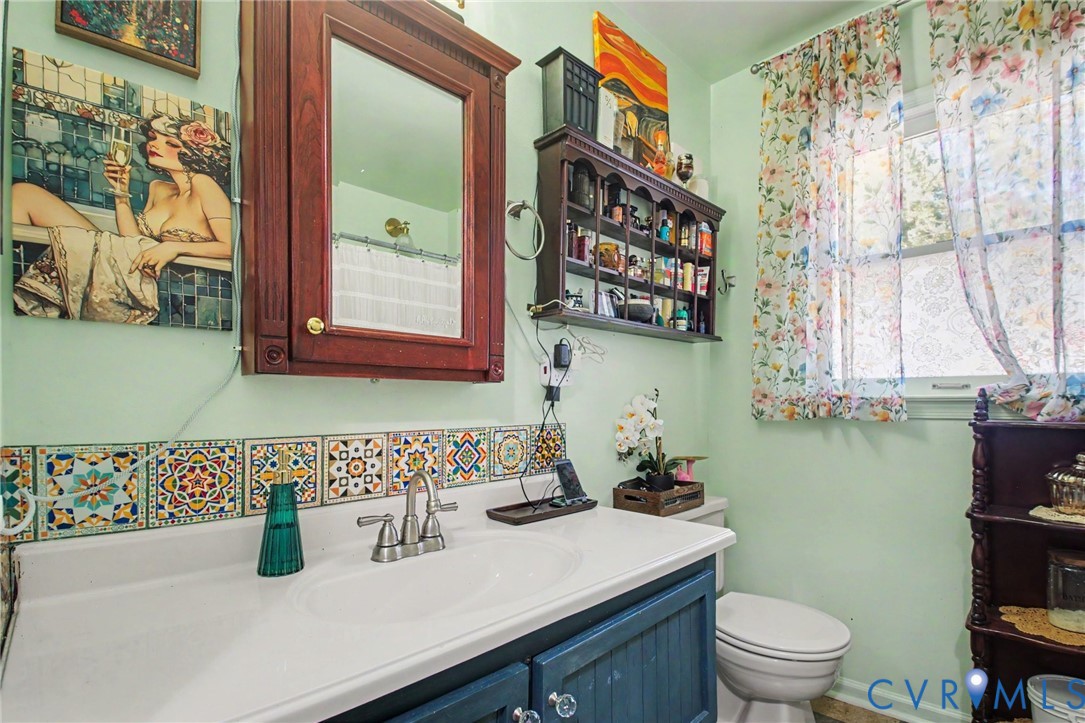 full bathroom upstairs