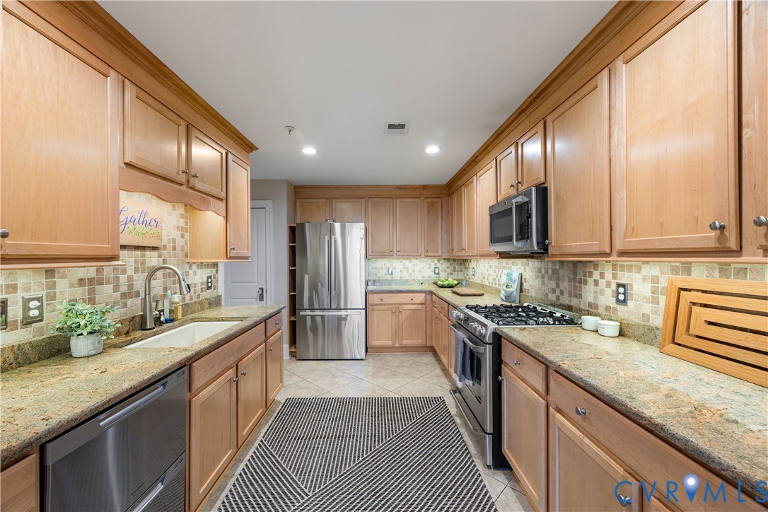 Updated granite, tile backsplash, newer appliances