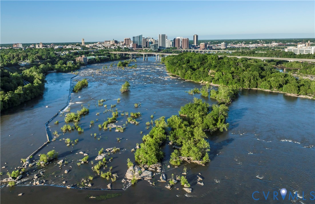 Less than 5-minutes from Forest Hill and The James River